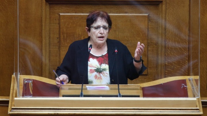 Αλ. Παπαρήγα για ΝΔ - ΣΥΡΙΖΑ: Είσαστε σαν συγκάτοικοι στην ίδια πολυκατοικία και τσακώνεστε ποιος θα αναλάβει διαχειριστής