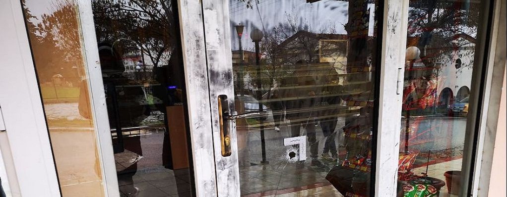 Εγκλημα στο ζαχαροπλαστείο: Η πεθερά σκότωσε τη νύφη με κυνηγετικό όπλο