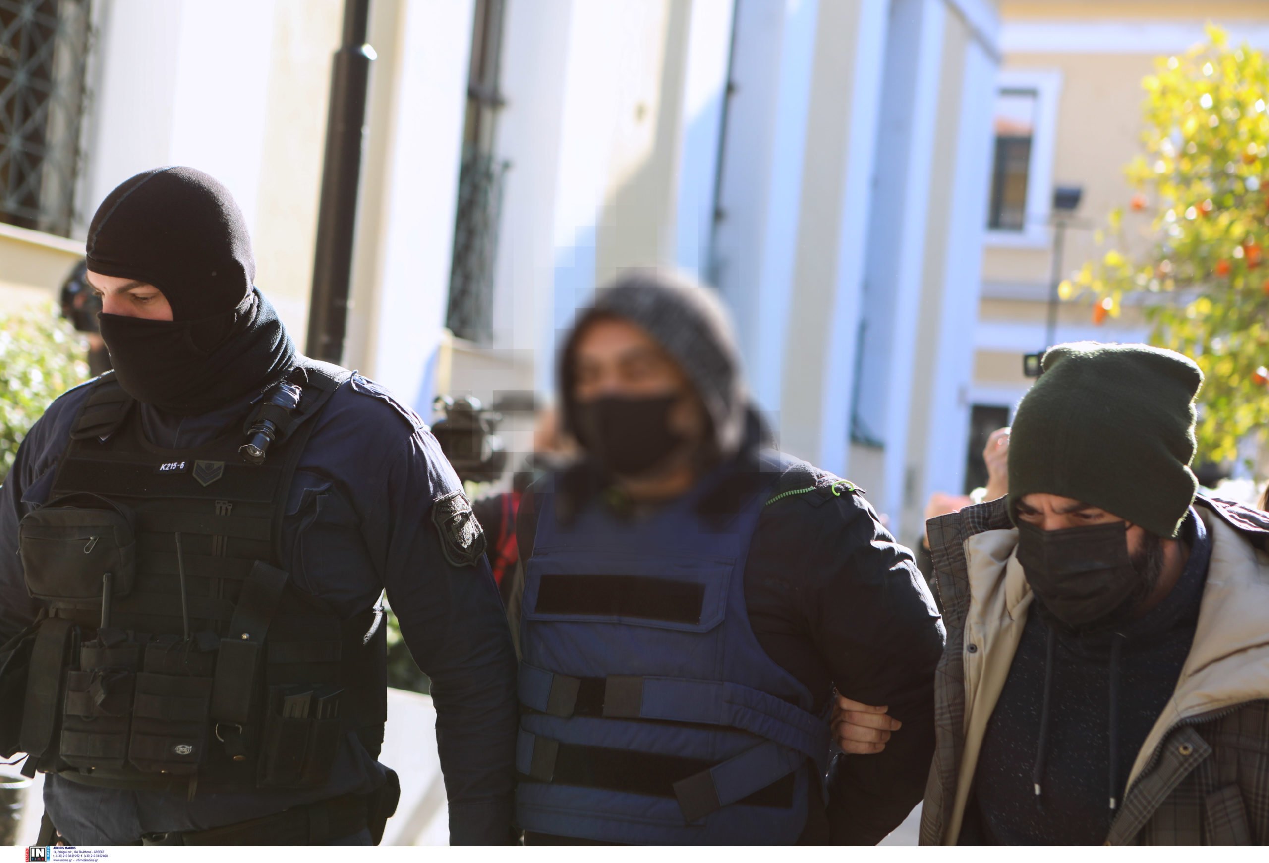 Αργυρούπολη: Αποδοκιμασίες για τον 46χρονο που ξυλοκόπησε τη σύντροφό του