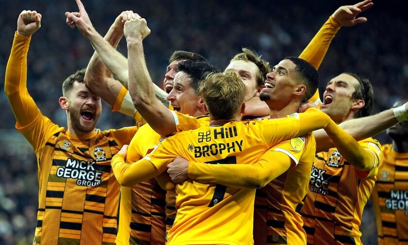 Η πάμπλουτη Νιούκαστλ αποκλείστηκε από ομάδα της τρίτης κατηγορίας