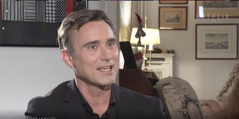 Συγκινεί ο Καπουτζίδης: Από την γκαρσονιέρα της Ιπποκράτους στο σπίτι με θέα θάλασσα στην Αίγινα