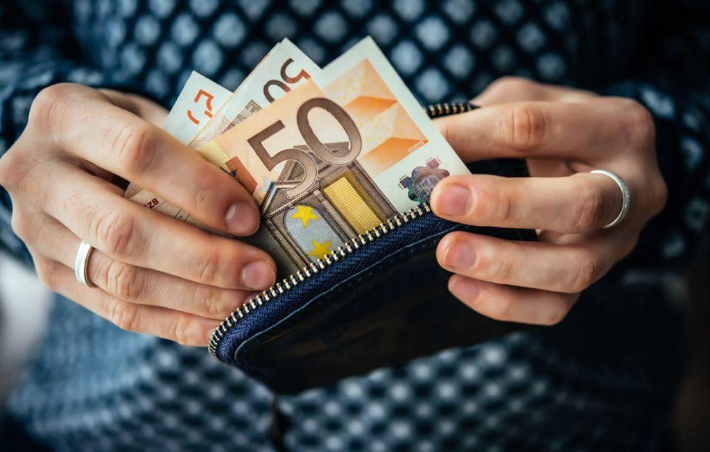 Κατώτατος μισθός – Αυξήθηκε στα 663 ευρώ από σήμερα 1η Ιανουαρίου