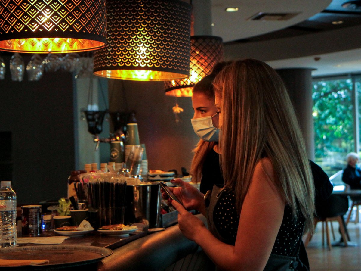 Ξανά με μουσική και χωρίς ωράριο η εστίαση - Όλα όσα ανακοίνωσε ο Θάνος Πλεύρης