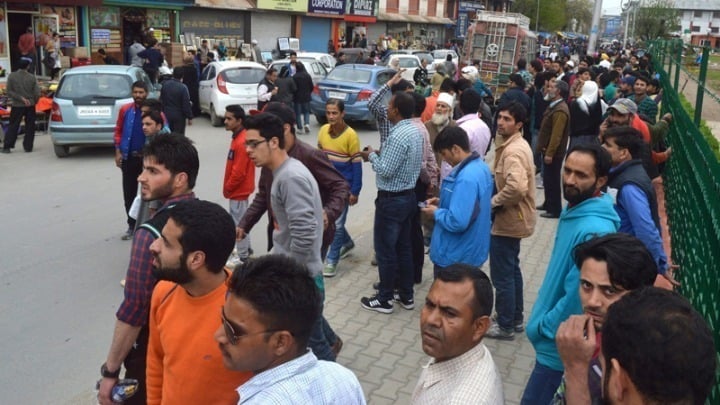 Τουλάχιστον 12 νεκροί σε ποδοπάτημα πιστών σε ινδουιστικό ιερό στο Κασμίρ