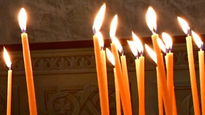 Κορονοϊός: Πρόστιμο σε ιερέα και πιστούς για παραβίαση των μέτρων