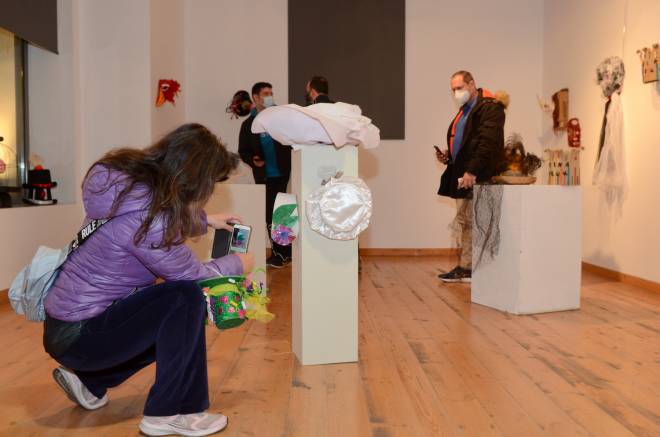 Συνεχίζεται η έκθεση καρναβαλικών αξεσουάρ πληρωμάτων στην Αγορά Αργύρη