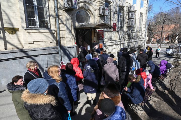 Ουκρανία: Η Ρωσία απομακρύνει τους διπλωμάτες της από τη χώρα