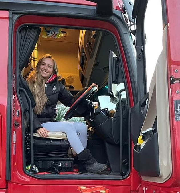 Μοντέλο άφησε τα καλλιστεία για να γίνει οδηγός φορτηγού