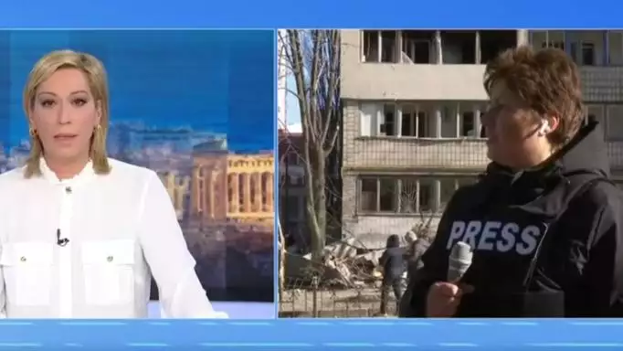 Ουκρανία: Συγκλονίζει η ρεπόρτερ της ΕΡΤ – «Μας ρίχνουν, βομβαρδίζουν»