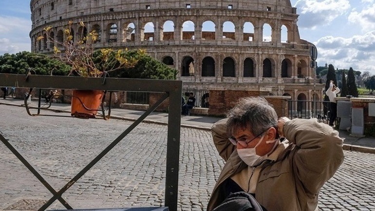 Μειώθηκαν τα νέα περιστατικά και οι θάνατοι από COVID-19 στην Ιταλία