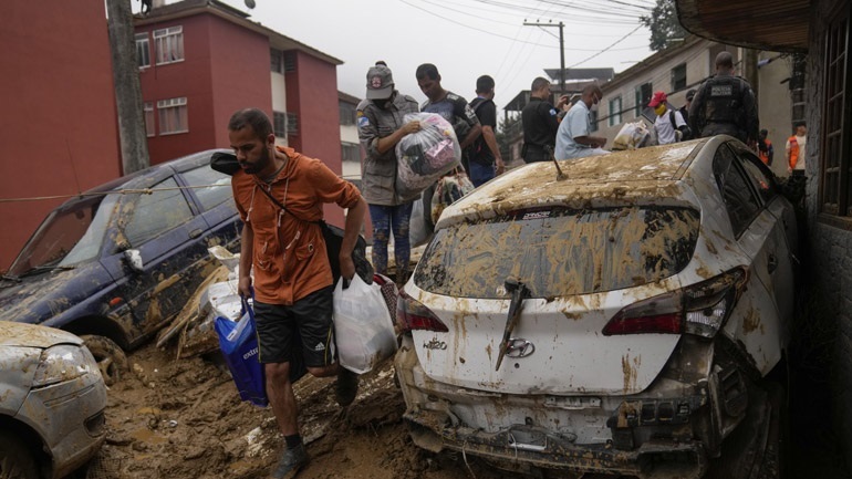 10 νεκροί και εννέα αγνοούμενοι από καταρρακτώδεις βροχές στο Ρίο ντε Τζανέιρο