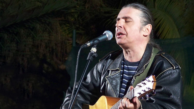 Πέθανε ο συνθέτης και τραγουδιστής Σταύρος Λογαρίδης