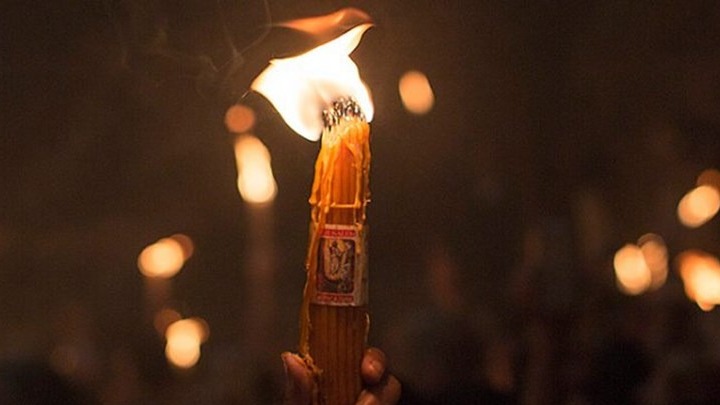 Στις 18:00 αναμένεται το Άγιο Φως στο Ελευθέριος Βενιζέλος