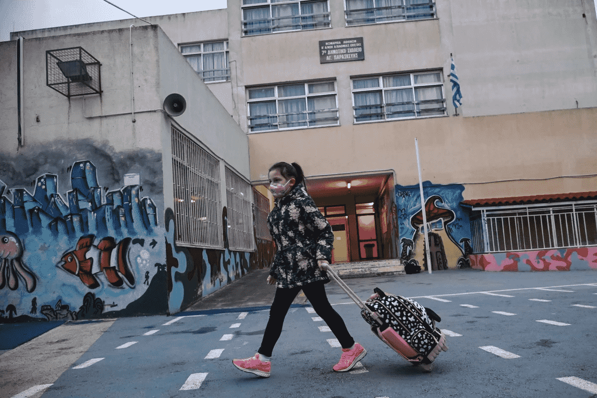 Κορονοϊός: Χωρίς self test αλλά με μάσκες στα σχολεία – Τι γίνεται αν βρεθεί κρούσμα