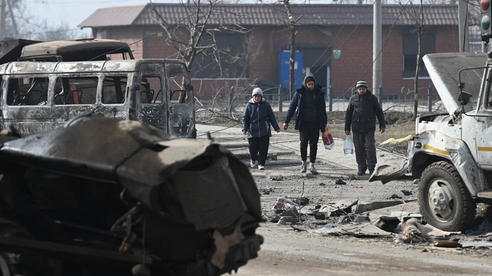 Μαριούπολη: «Η κόλαση είναι εδώ» λέει ο δήμαρχος - Απομακρύνονται άμαχοι από την "πόλη-φάντασμα"