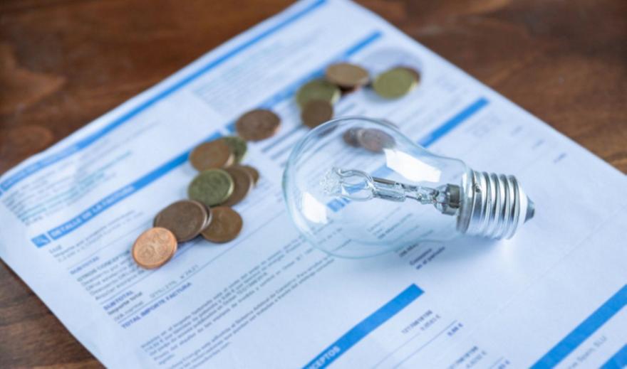 Επιπλέον χρεώσεις στους λογαριασμούς ρεύματος: Βήμα βήμα η διαδικασία για την επιστροφή χρημάτων