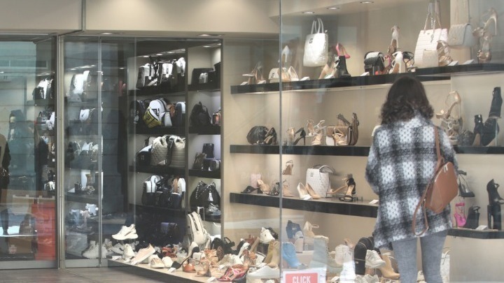 Ανοικτά σήμερα Κυριακή τα καταστήματα