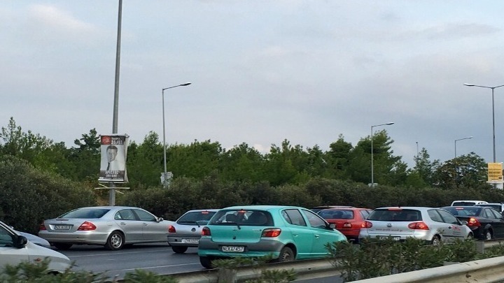 Μεγάλη καραμπόλα στη Θεσσαλονίκη – Τραυματίες και απεγκλωβισμοί