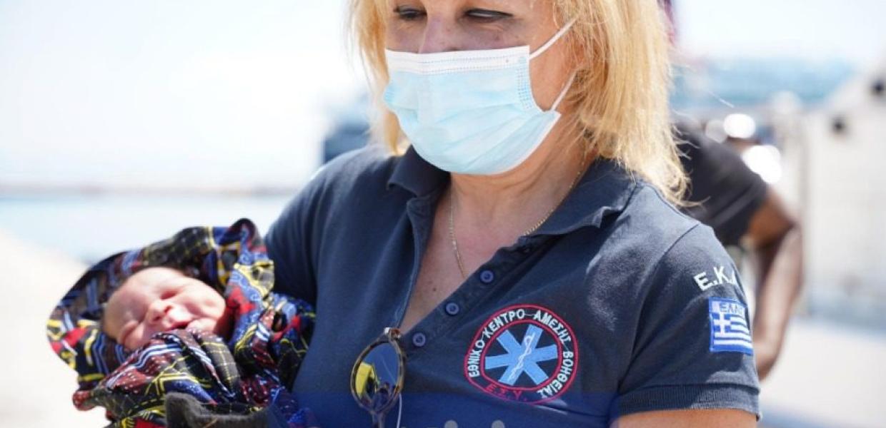 Λέσβος: Γέννησε στα βράχια αμέσως μόλις έφτασε στην Ελλάδα - ΦΩΤΟ