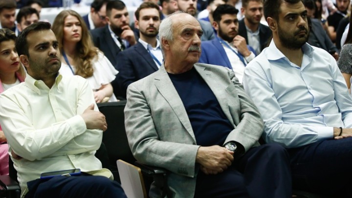 Βαγγέλης Μεϊμαράκης στο συνέδριο της ΟΝΝΕΔ: Τολμήστε τη σύγκριση γιατί είστε οι καλύτεροι