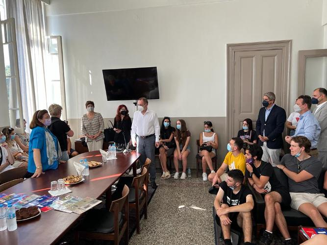 Εκτός φυλακής ο Λιγνάδης, παρ’ ότι καταδικάστηκε σε 12 χρόνια – Οι αντιδράσεις του κόσμου