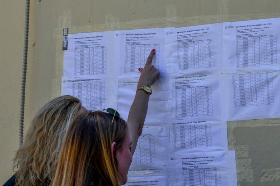 Πανελλαδικές: Πτώση των βάσεων - «Βουτιά» έως 300 μόρια σε περιζήτητες σχολές