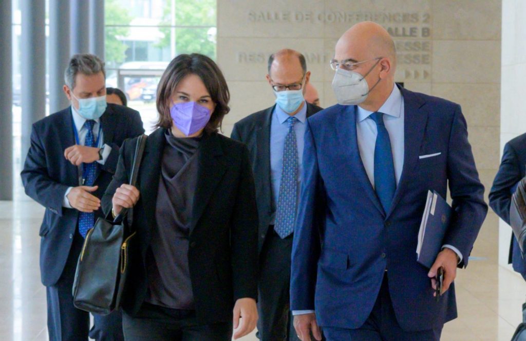 Αναλένα Μπέρμποκ: Τι ψάχνει η ΥΠΕΞ της Γερμανίας στην Αθήνα και ποια τα αγκάθια της επίσκεψης