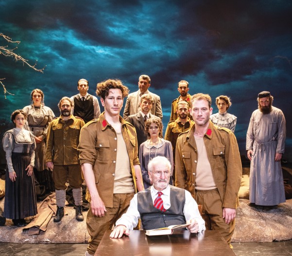 Πάτρα: Ο Νικήτας Τσακίρογλου στα καθηλωτικά "Ματωμένα Χώματα", στο θερινό δημοτικό θέατρο