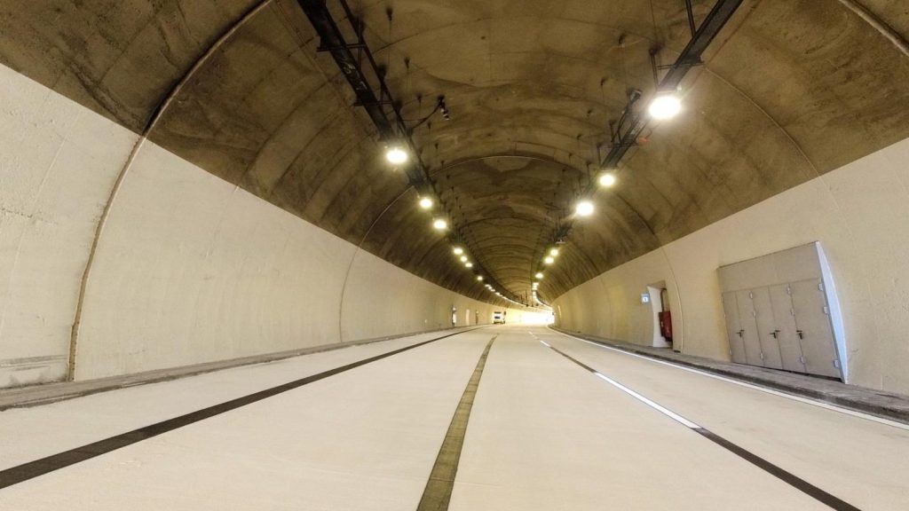 Γιατί η άσφαλτος βάφτηκε… άσπρη στην Κακιά Σκάλα