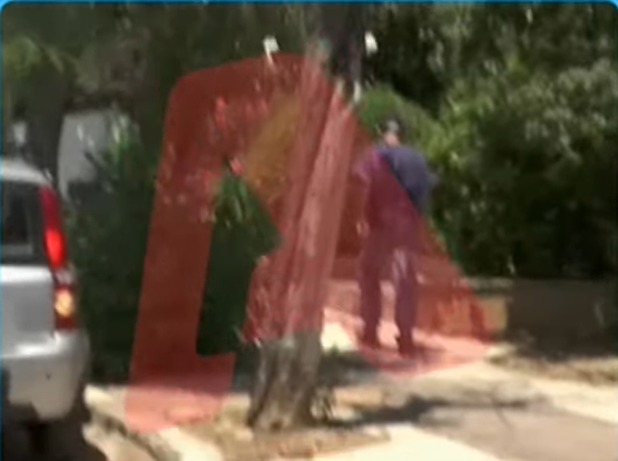 Πέτρος Φιλιππίδης: Η στιγμή που μπαίνει στο σπίτι του μετά το εξιτήριο από το νοσοκομείο – Βίντεο