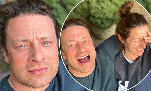 Τζέιμι Όλιβερ: Η εξομολόγηση για τη μάχη της συζύγου του με τη long COVID-19