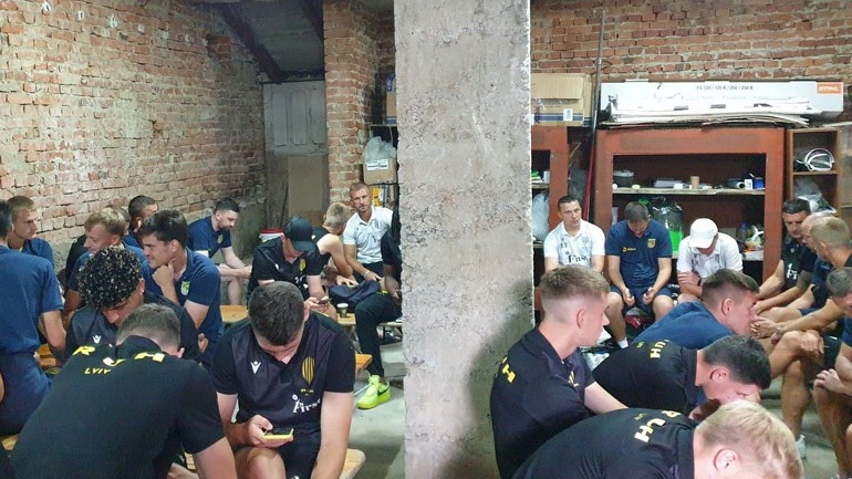 Διεκόπη αγώνας ποδοσφαίρου στην Ουκρανία υπό την απειλή βομβαρδισμών