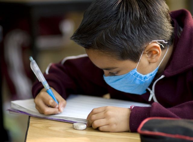 Κορονoϊός: Διαφωνούν οι ειδικοί για τη μάσκα στα σχολεία – Σύντομα οι τελικές αποφάσεις