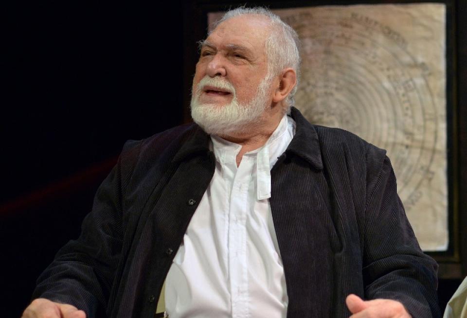 Πέθανε ο Κώστας Καζάκος - Θλίψη για την απώλεια του σπουδαίου ηθοποιού