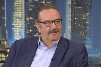 Έξαλλος ο Τάσος Κωστής για τον Λιγνάδη: «Να κλείσουμε τα παιδιά γιατί είναι έξω ο βιαστής»