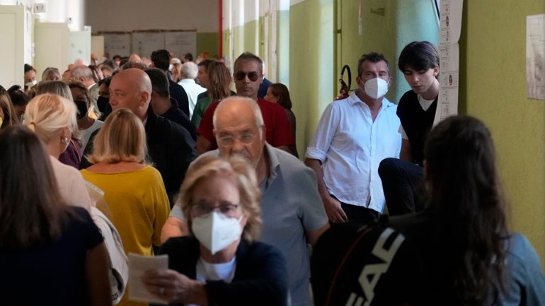 Εκλογές στην Ιταλία: Μεγάλες ουρές στη Ρώμη - Πώς θα βγει κυβέρνηση
