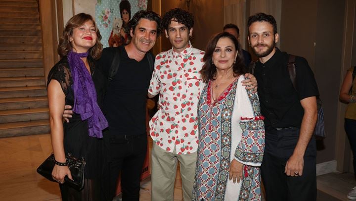 Χάρις Αλεξίου: Οι διάσημοι φίλοι που βρέθηκαν στο πλευρό της στη θεατρική της πρεμιέρα