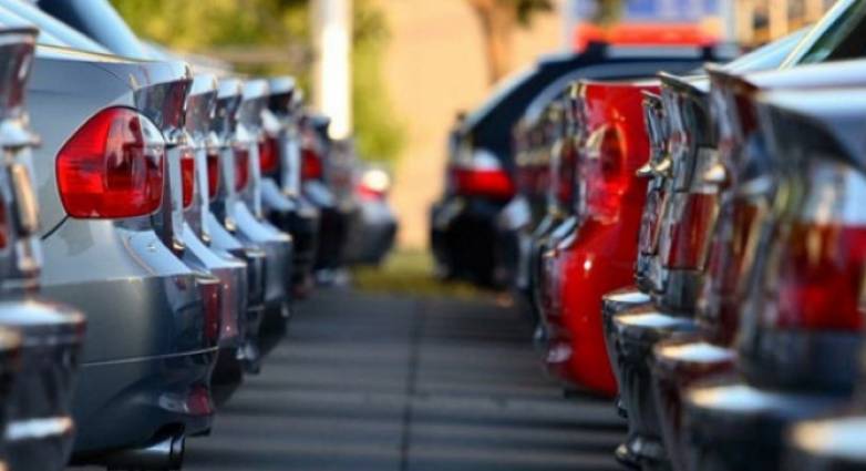 Τέλη κυκλοφορίας: Οι αλλαγές που εξετάζει το υπουργείο Οικονομικών