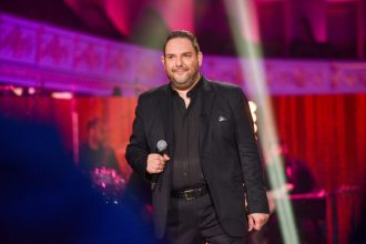 Στέλιος Διονυσίου: Τι αποκαλύπτει για τον ηθοποιό που θα υποδυθεί τον Στράτο στην τηλεοπτική σειρά