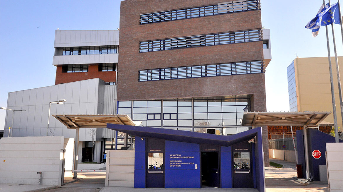 Άνδρας επιχείρησε να μπει στη Διεύθυνση Εγκληματολογικών Ερευνών της ΕΛ.ΑΣ.—Είχε μαζί του όπλο
