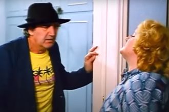 «Χέλι! Όλο γλιστράς…»: Με την θρυλική ατάκα αποχαιρέτησε ο Κωνσταντίνου την Αρβανίτη ΒΙΝΤΕΟ