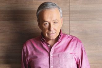 Ανδρέας Μικρούτσικος: Έπαιξα σώμα με σώμα και μπουνιές με τον θάνατο, γιατί να μην τον κοροϊδέψω κιόλας;