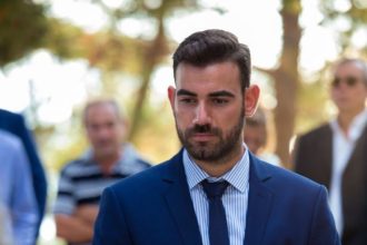 "Πίστευα στη διαφορετικότητα μου" - O Μαζαρακιώτης ηθοποιός Νίκος Πολυδερόπουλος εξομολογείται