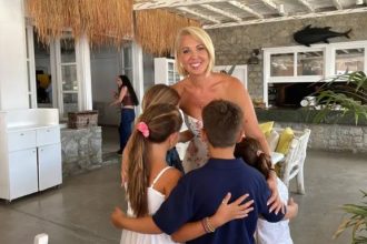 Κατερίνα Μονογυιού: Βάφτισε στη Μύκονο το παιδί του αδικοχαμένου αδερφού της