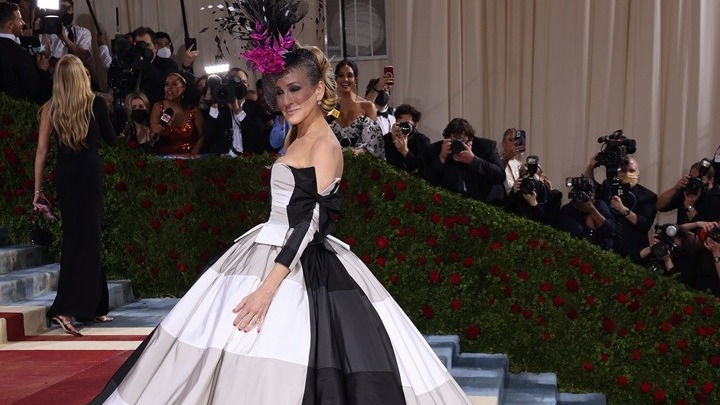 Η Σάρα Τζέσικα Πάρκερ με την οικογένειά της στην πρεμιέρα του «Hocus Pocus 2»