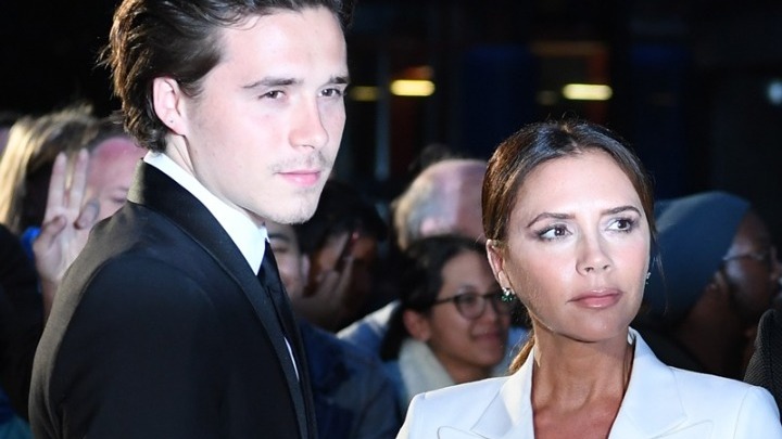 H πολυαναμενόμενη επίδειξη της Βικτόρια Μπέκαμ με τον Μπρούκλιν και τη Νίκολα στο πλευρό της