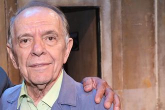 Γιώργος Αρμένης: «Δεν μπορούσα να ξεστομίσω τη λέξη πατέρας. Μου έλεγαν "είσαι μπάσταρδος"»