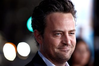 Μάθιου Πέρι: «Ευγνωμοσύνη» για την Τζένιφερ Άνιστον – «Με βοήθησε όταν έμαθε για τα προβλήματα με το ποτό»