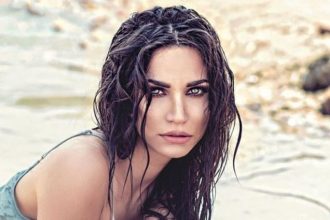 Κατερίνα Γερονικολού: Φοράει σέξι σορτς και «σκοράρει»