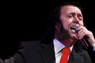 Σταμάτης Κόκοτας: Το αστρονομικό ποσό που του έδιναν για να κόψει τις φαβορίτες του και οι μύθοι με το τραγούδι «Γιε μου»